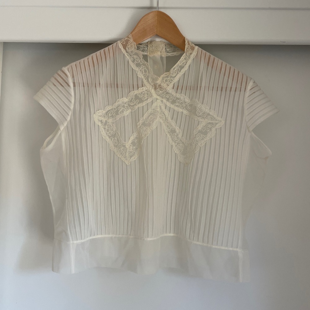 VINTAGE Sheer Pleated‎ Mock Neck Lace Collar with Bow Detail Blouse